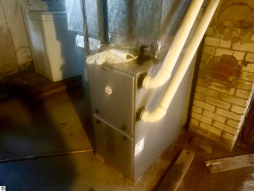 Image 18 of property listing at 222 Rockingham Avenue, Alma, MI 48801