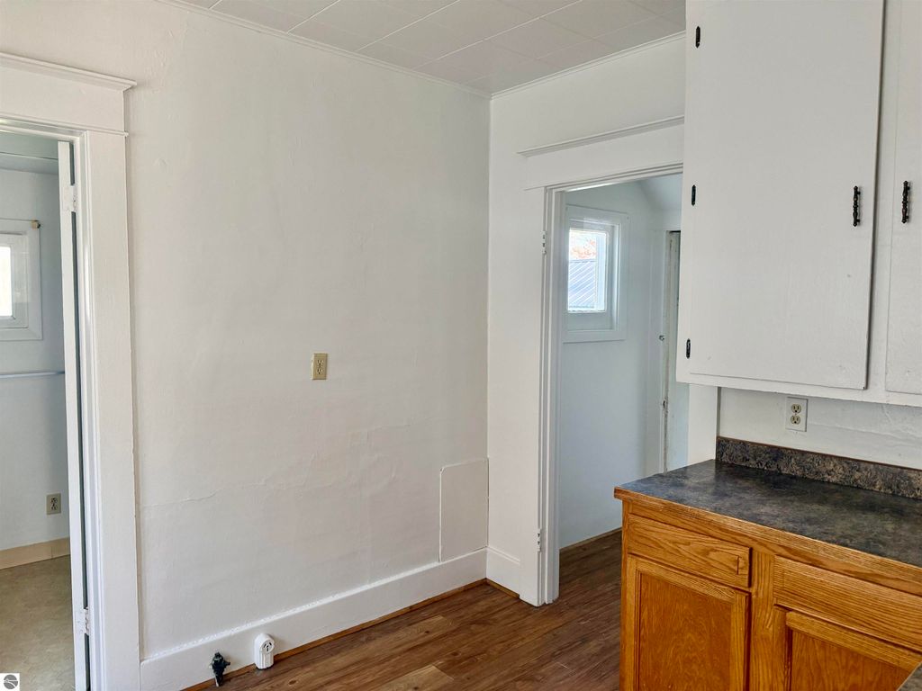 Image 6 of property listing at 222 Rockingham Avenue, Alma, MI 48801