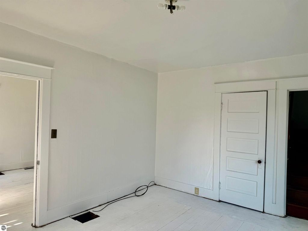 Image 8 of property listing at 222 Rockingham Avenue, Alma, MI 48801