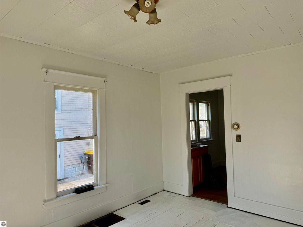 Image 9 of property listing at 222 Rockingham Avenue, Alma, MI 48801