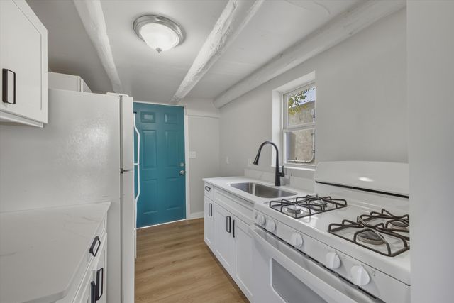 426 Towner Avenue NW, Albuquerque, NM 87102