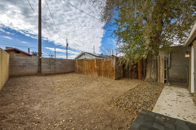 426 Towner Avenue NW, Albuquerque, NM 87102