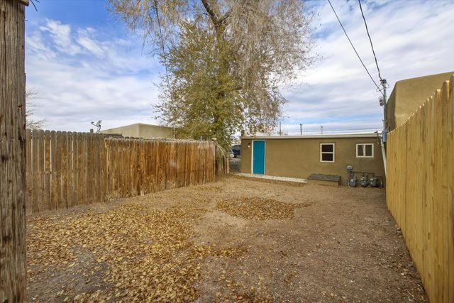 426 Towner Avenue NW, Albuquerque, NM 87102