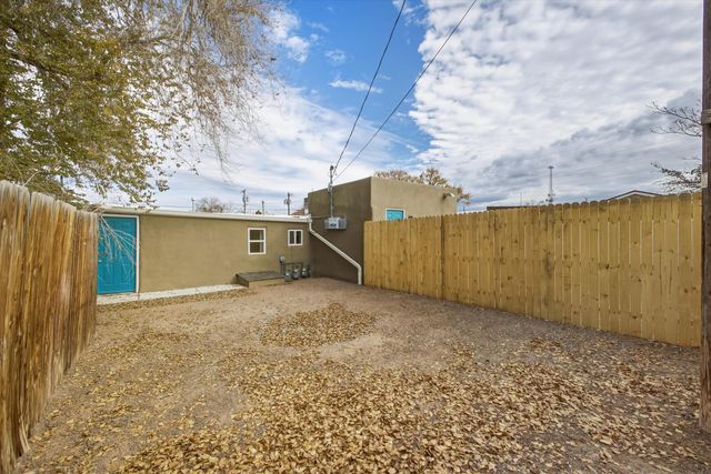 426 Towner Avenue NW, Albuquerque, NM 87102