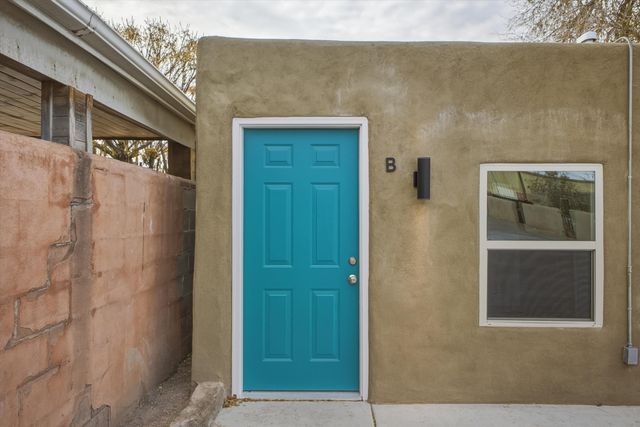 426 Towner Avenue NW, Albuquerque, NM 87102
