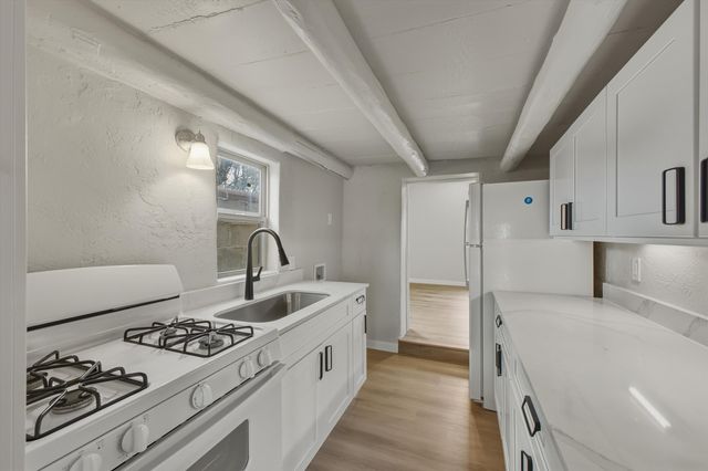 426 Towner Avenue NW, Albuquerque, NM 87102