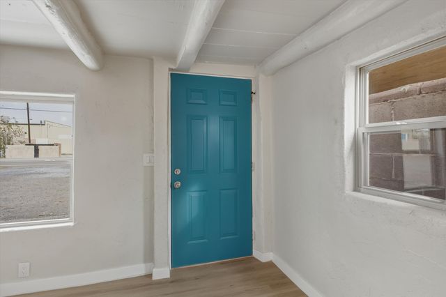 426 Towner Avenue NW, Albuquerque, NM 87102