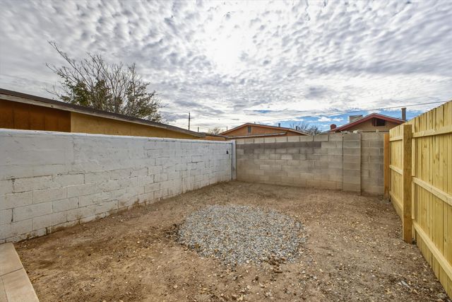 426 Towner Avenue NW, Albuquerque, NM 87102