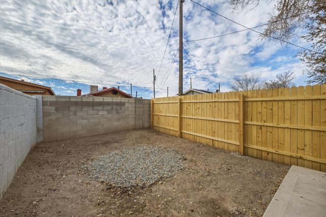 426 Towner Avenue NW, Albuquerque, NM 87102