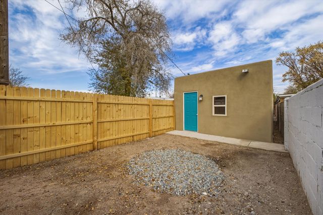426 Towner Avenue NW, Albuquerque, NM 87102