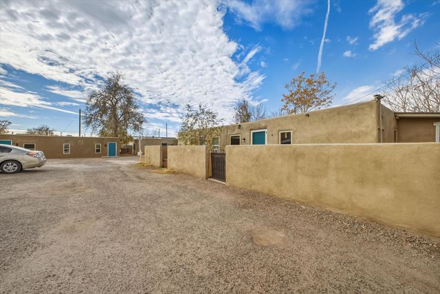 426 Towner Avenue NW, Albuquerque, NM 87102
