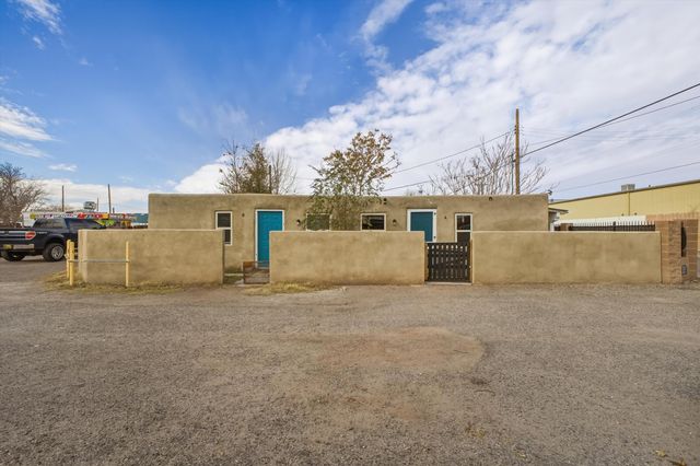 426 Towner Avenue NW, Albuquerque, NM 87102