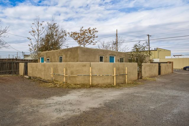 426 Towner Avenue NW, Albuquerque, NM 87102