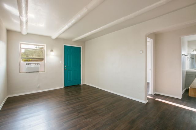 426 Towner Avenue NW, Albuquerque, NM 87102