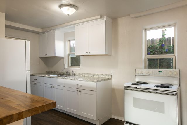 426 Towner Avenue NW, Albuquerque, NM 87102