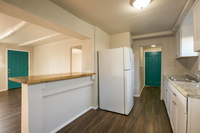 426 Towner Avenue NW, Albuquerque, NM 87102