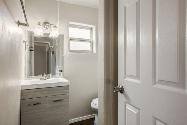 426 Towner Avenue NW, Albuquerque, NM 87102