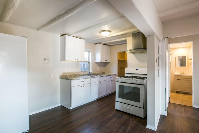 426 Towner Avenue NW, Albuquerque, NM 87102