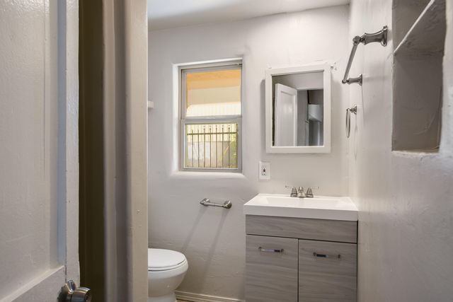 426 Towner Avenue NW, Albuquerque, NM 87102