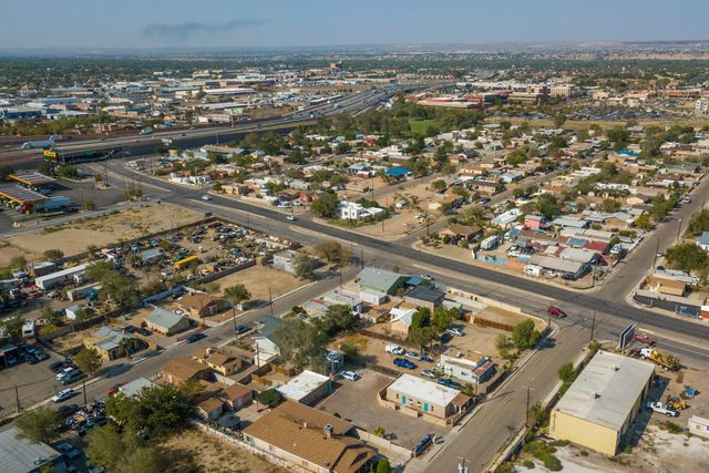 426 Towner Avenue NW, Albuquerque, NM 87102