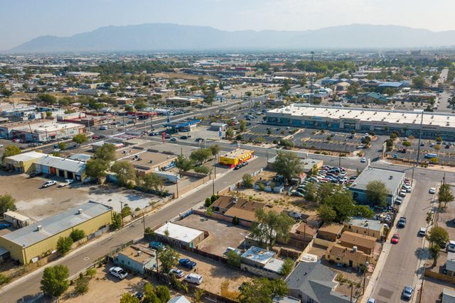 426 Towner Avenue NW, Albuquerque, NM 87102