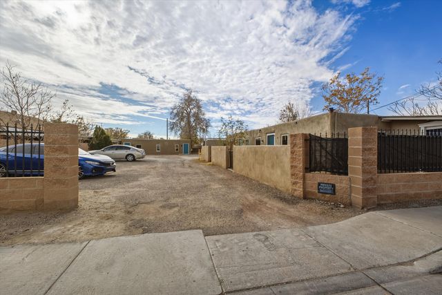 426 Towner Avenue NW, Albuquerque, NM 87102