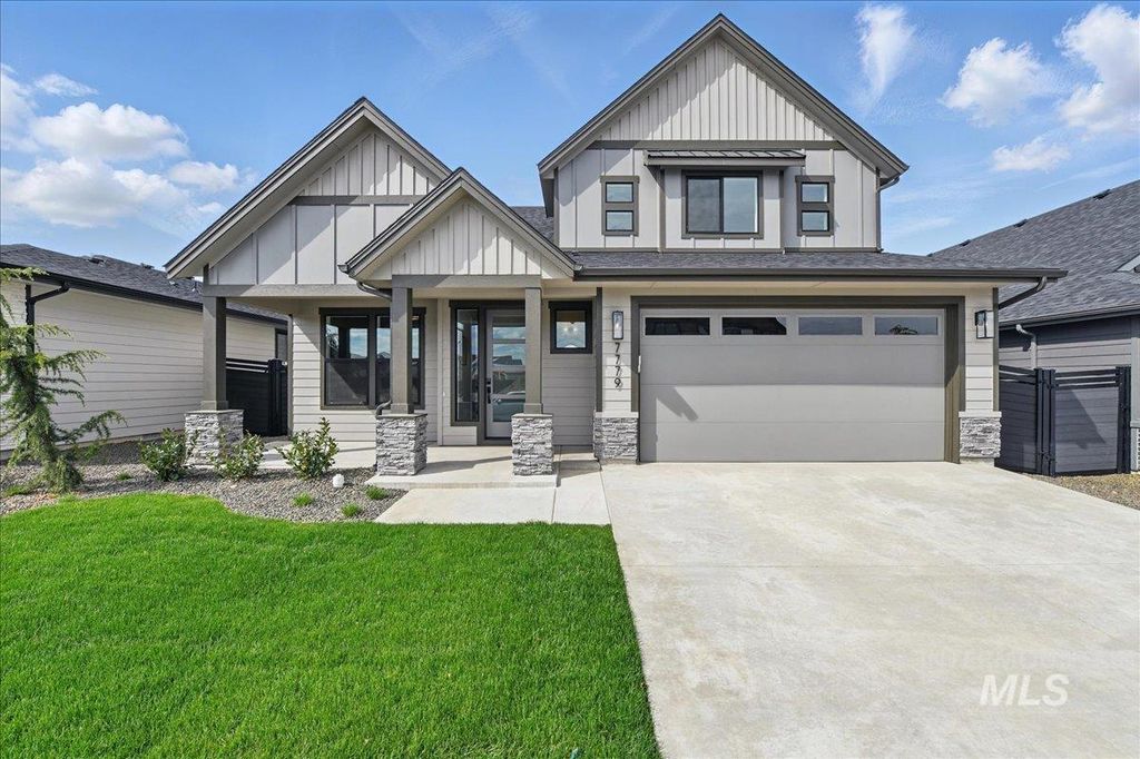 7624 W Old School St, Meridian, ID 83646