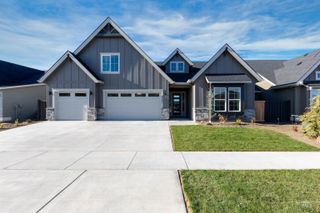 2561 E Cavern Dr, Meridian, ID 83642