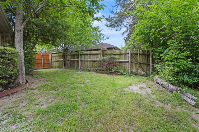 225 Juniper Ridge Court, Desoto, TX 75115