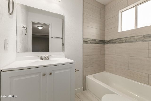 328 E MONTE Way, Phoenix, AZ 85042