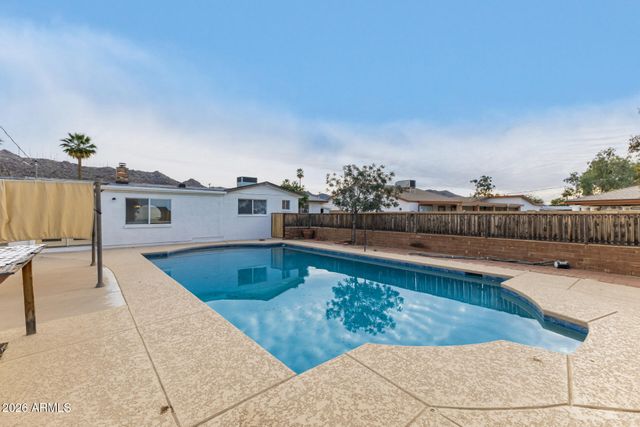 328 E MONTE Way, Phoenix, AZ 85042