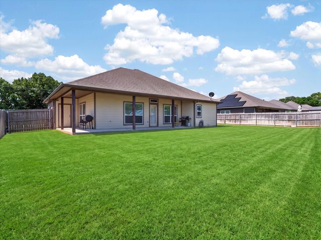 792 E Northside Drive, Pilot Point, TX 76258