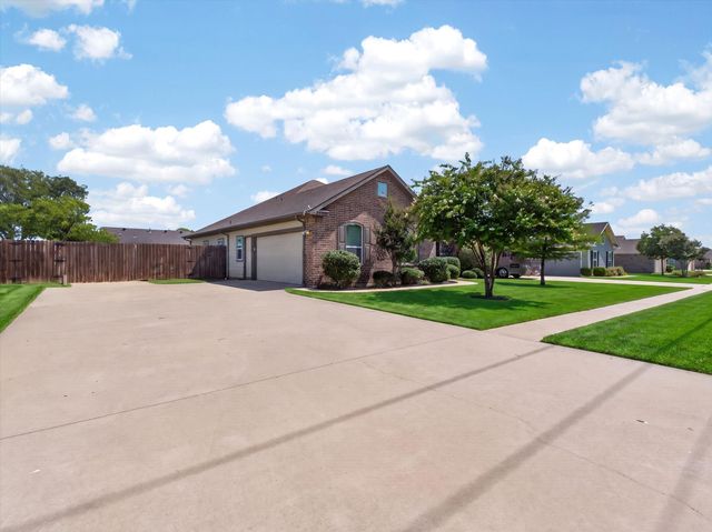 792 E Northside Drive, Pilot Point, TX 76258