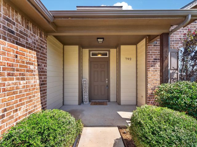 792 E Northside Drive, Pilot Point, TX 76258
