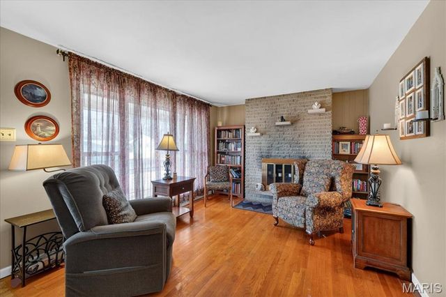 1812 Debbie Drive, High Ridge, MO 63049