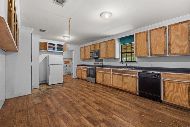 85 Newman Camp Rd., Sumrall, MS 39482