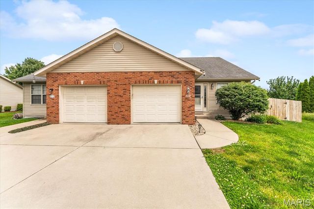 10909 Upland Terrace Drive, Lebanon, IL 62254