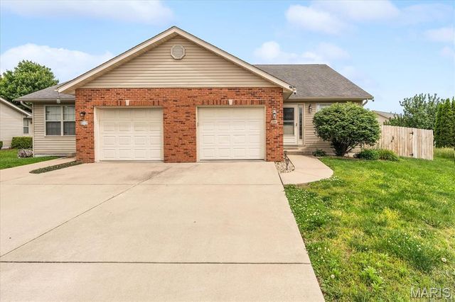 10909 Upland Terrace Drive, Lebanon, IL 62254
