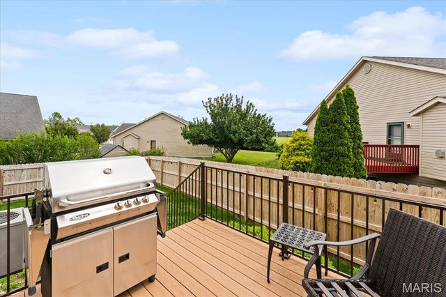10909 Upland Terrace Drive, Lebanon, IL 62254