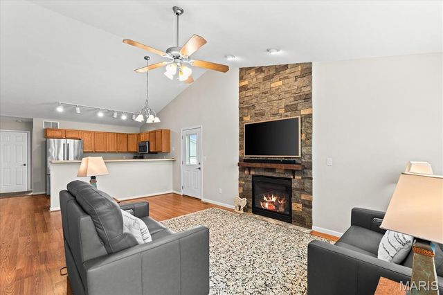 10909 Upland Terrace Drive, Lebanon, IL 62254