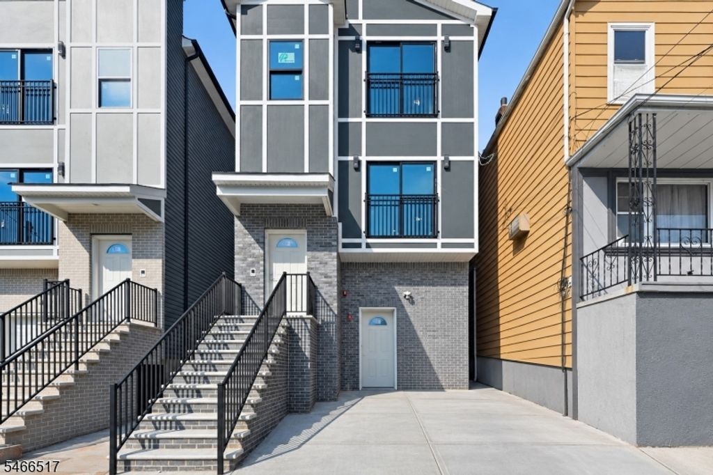 337 Court St, Elizabeth City, NJ 07206 — exterior