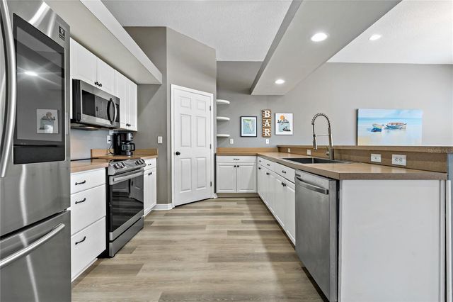 513 MERES BOULEVARD, Tarpon Springs, FL 34689