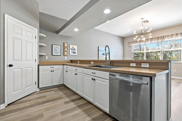 513 MERES BOULEVARD, Tarpon Springs, FL 34689