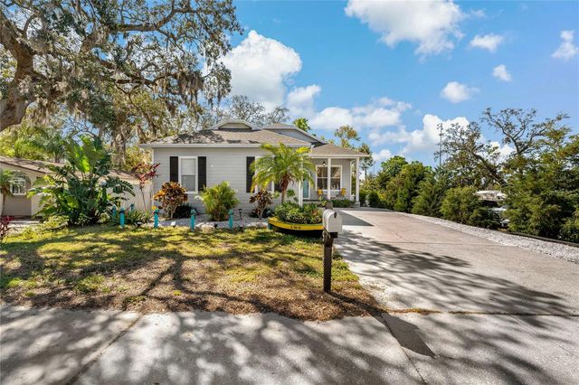 513 MERES BOULEVARD, Tarpon Springs, FL 34689