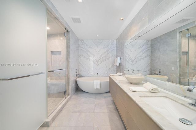 18501 Collins Ave 2003, Sunny Isles Beach, FL 33160