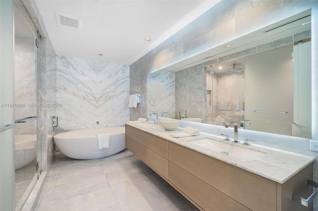 18501 Collins Ave 2003, Sunny Isles Beach, FL 33160