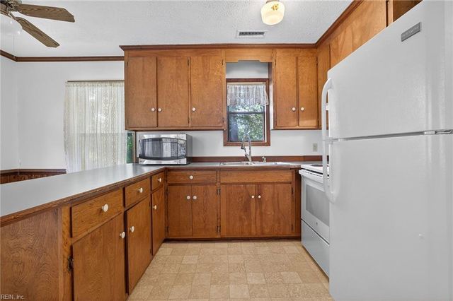 23285 Lake Shores CT, Carrollton, VA 23314