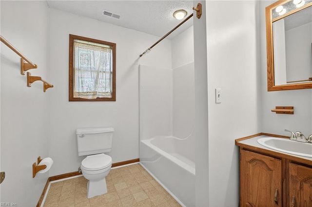 23285 Lake Shores CT, Carrollton, VA 23314
