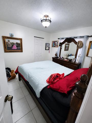 821 Hampton Road, West Palm Beach, FL 33405
