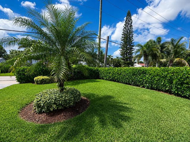 821 Hampton Road, West Palm Beach, FL 33405